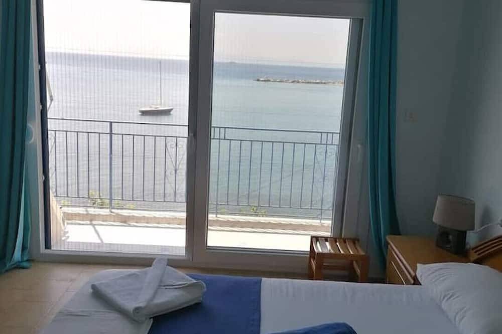 Entire apartment, \"Philoxenia\" ( Sea front apartment in Glossa, Sporades