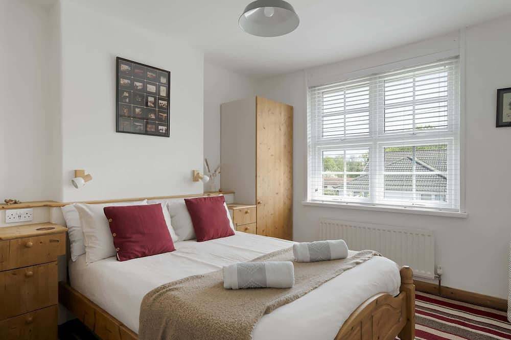 Spacious House Large Patio & Free Parking in Barnstaple, Devon