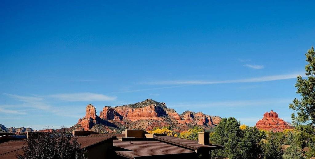 Golfer's Paradise on 7th Tee- \"Welcome, Canadians\" 1600 Sf Spacious Comfortable! in Oak Creek, Oak Creek Canyon