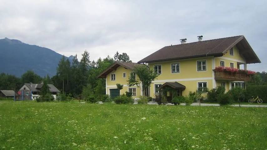 Vakantiewoning voor 5 personen, met Balkon en Tuin in Strobl