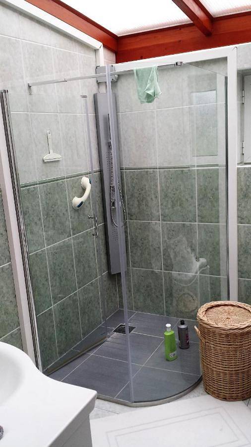 Appartement de vacances entier, Economy Triple Room with Shared Bathroom in Tourville-sur-Arques, Région de Dieppe