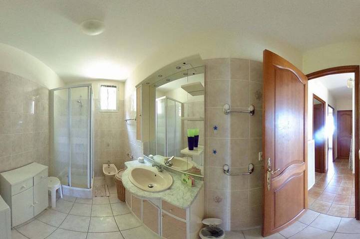 Location de vacances pour 5 personnes, avec piscine ainsi que balcon et jardin à Laroque-des-Albères - 4