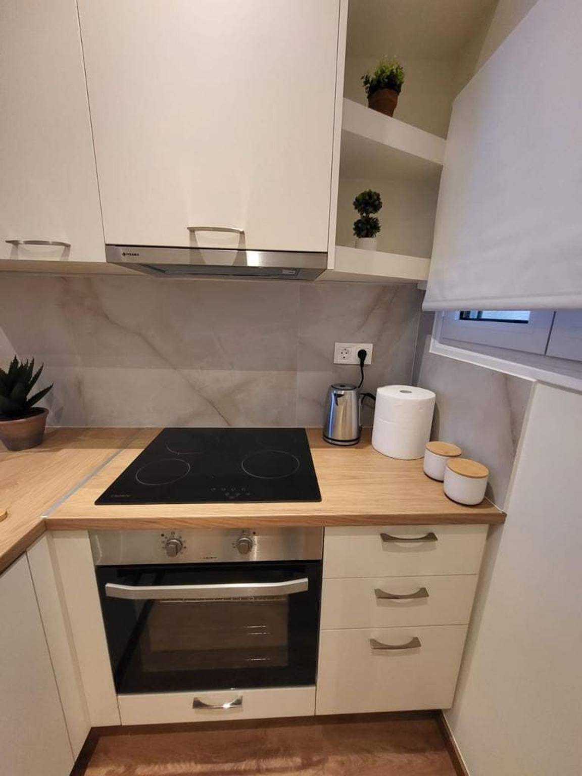 Appartement entier, Appartement de vacances pour 4 personnes avec terrasse in Section centrale d'Athènes, Athènes