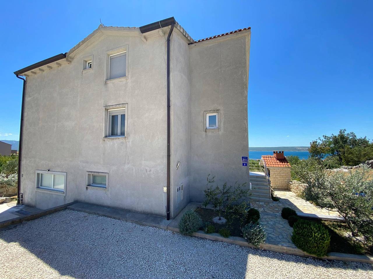 Ganze Wohnung, 2-Zimmer-Ferienwohnung mit Terrasse und Meerblick Maslenica, Novigrad A-12636-a in Maslenica, Zadar