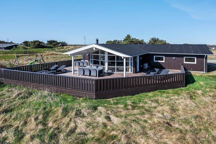 Ferienhaus für 8 Personen, mit Whirlpool und Terrasse sowie Sauna und Ausblick in Klegod