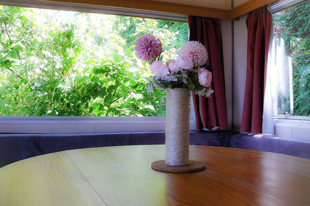 Chalet au bord du lac des Settons! mobil home sur terrain clos,animaux acceptés! in Moux-en-Morvan, Lac des Settons