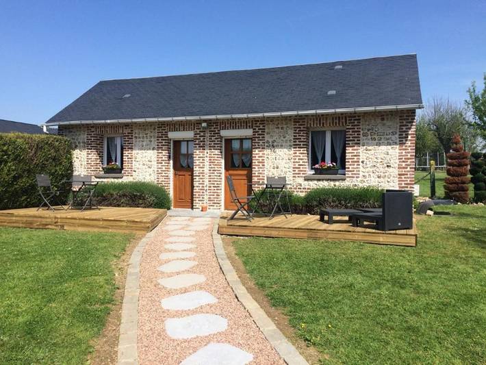 Location de vacances pour 2 personnes, avec Terrasse ainsi que Jardin et Vue à Froberville