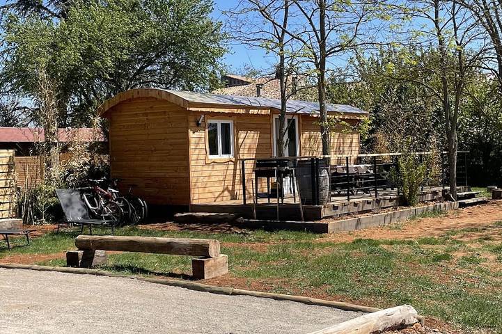 Gîte pour 4 personnes, avec terrasse et jardin - 1