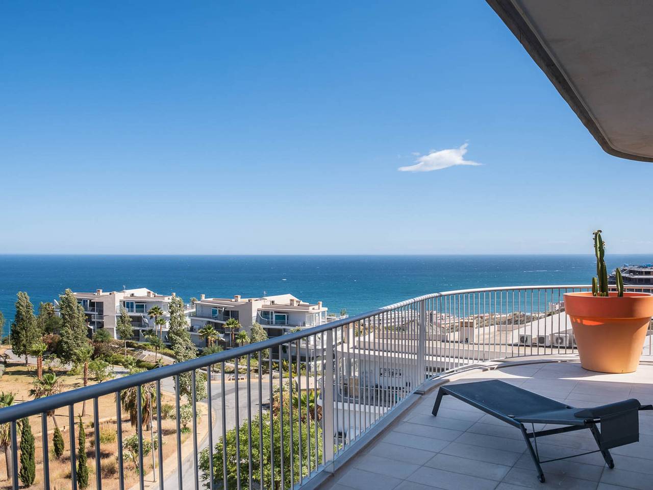 Entire apartment, Beautiful modern apartment in Benalmádena with terrace and parking in La Capellania, Benalmádena