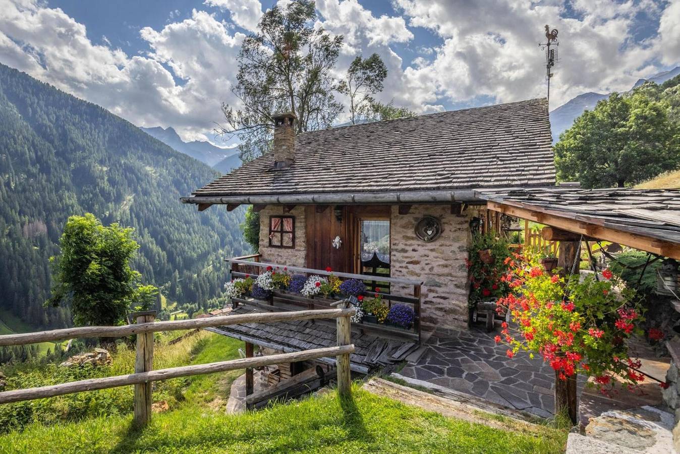 Chalet 'Baita Mas Sternai Nel Parco' mit Bergblick, privatem Garten und Wlan in Rabbi, Nationalpark Stilfser Joch