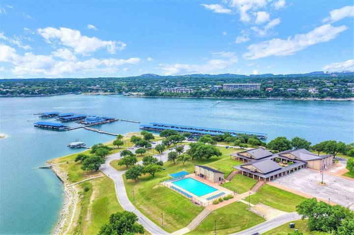 Vacation house for 10 people, with yard in Lake Travis