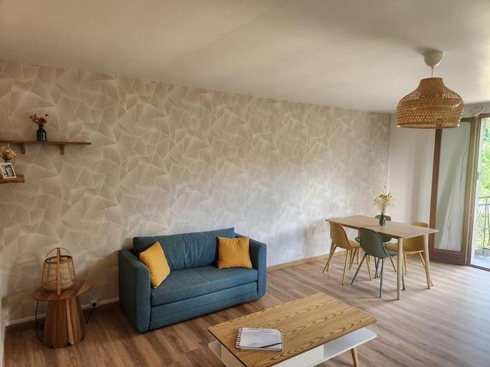 Gîte pour 4 personnes, avec Balcon et Terrasse ainsi que Jardin et Vue à Gilly-sur-Isère