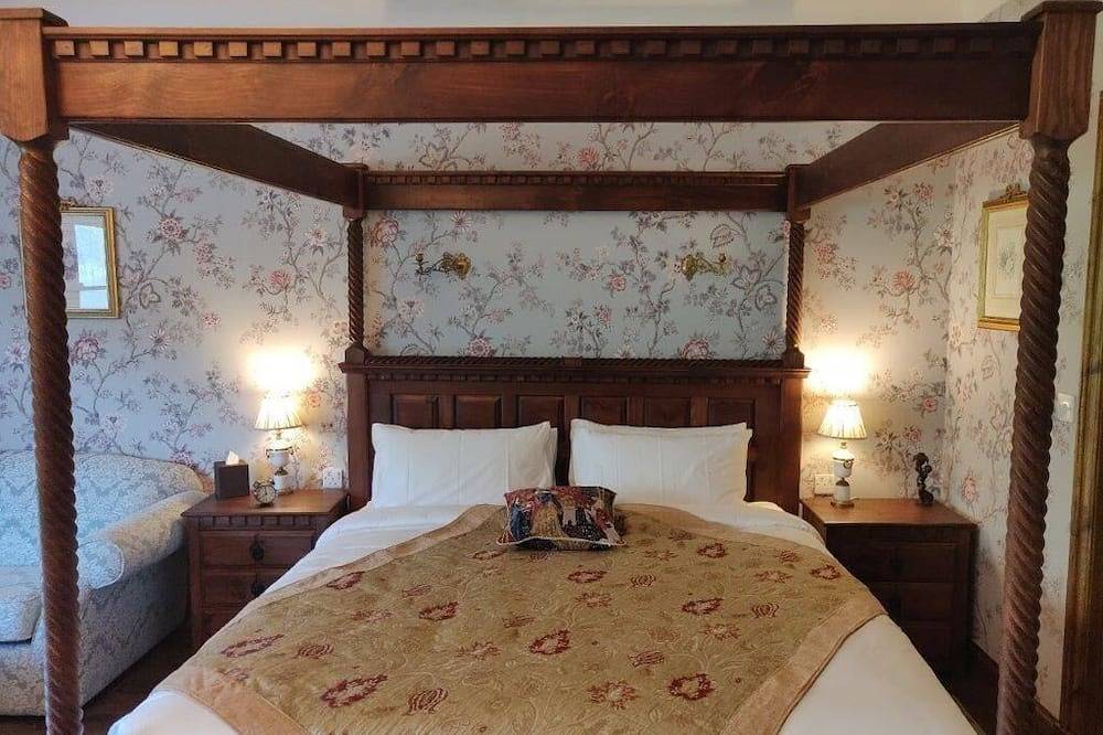 Mary Queen Of Scots Suite in Loch Lochy, Highlands