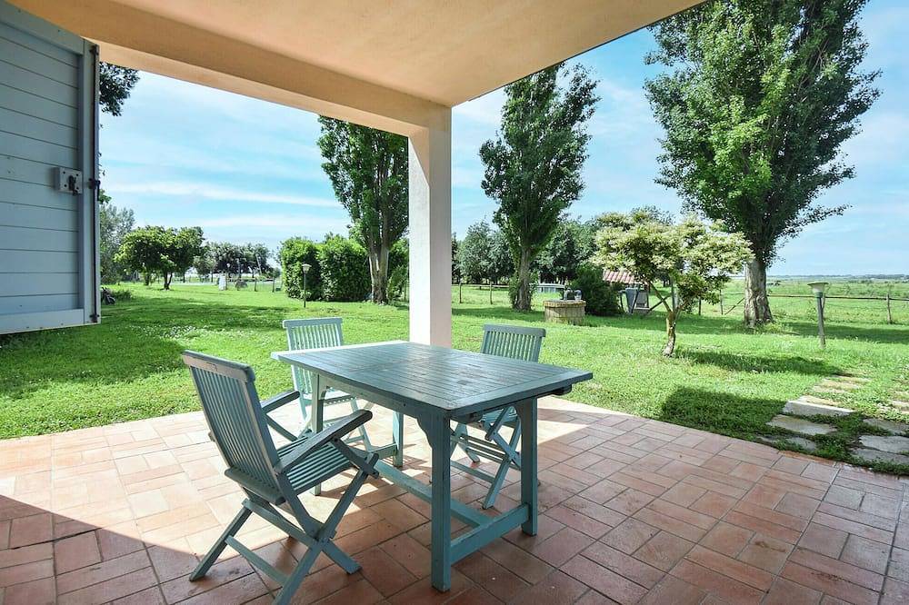 Amazing home in Pescia Romana with Wifi in Montalto di Castro, Provincia di Viterbo