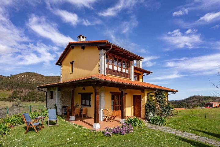 Casa Mariella en Linares, Ribadesella in Ribadesella, Costa Verde