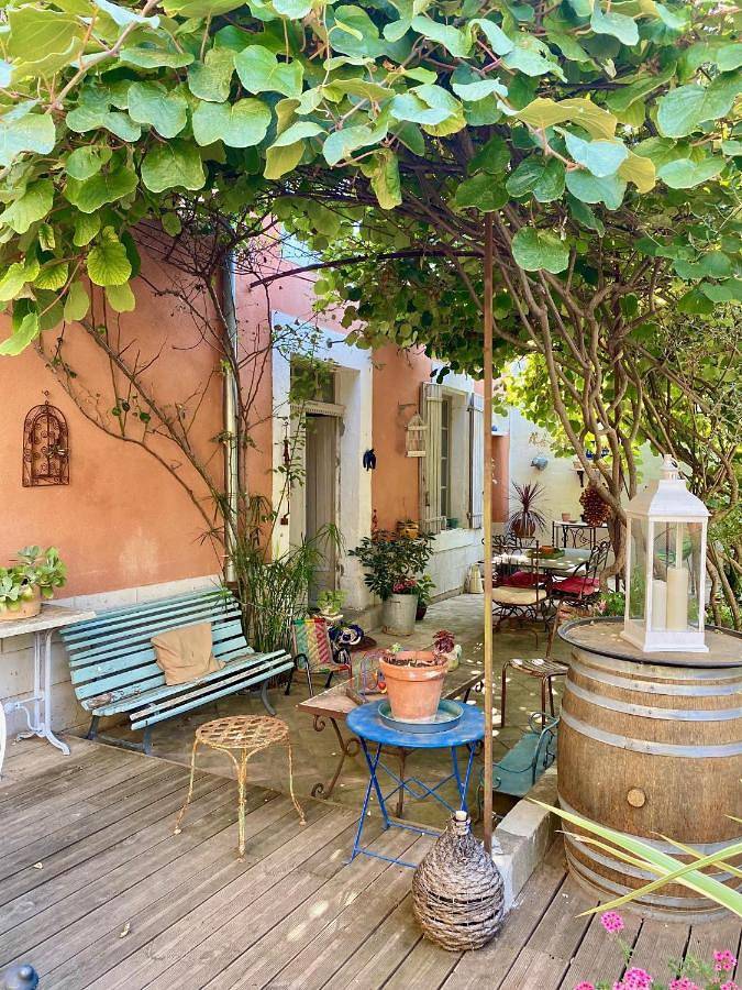Large Double Room in Sainte-Cécile-les-Vignes, Vaucluse