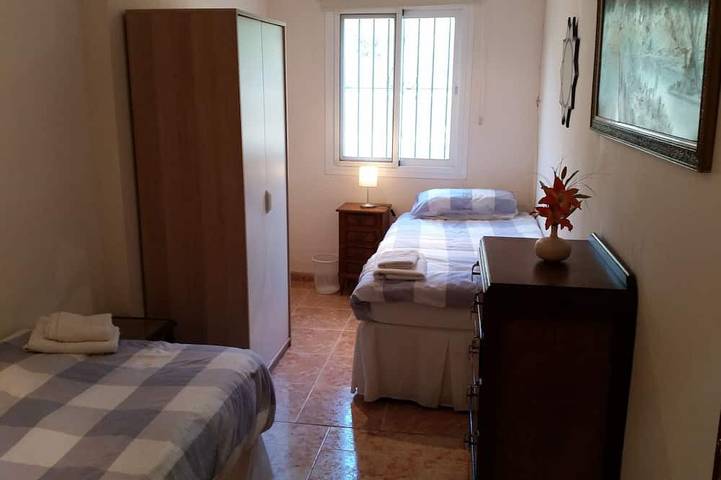 Landfinca in erhöhter Lage. Privat, aber 15-20 Min. zu Fuß zur Stadt in Coín, Málaga Provinz