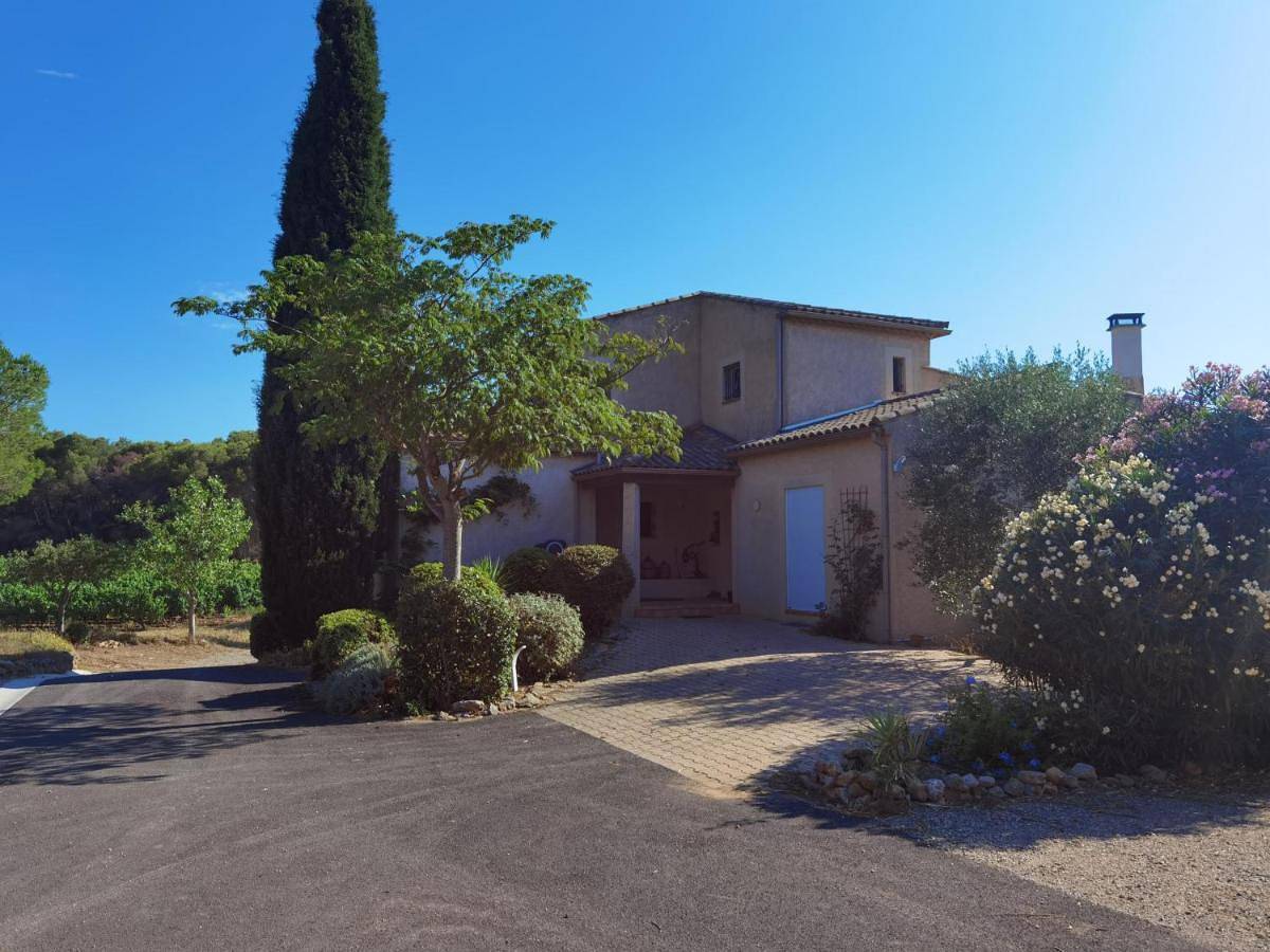 Superior Double Room in Castelnau-de-Guers, Côte méditerranéenne (France)