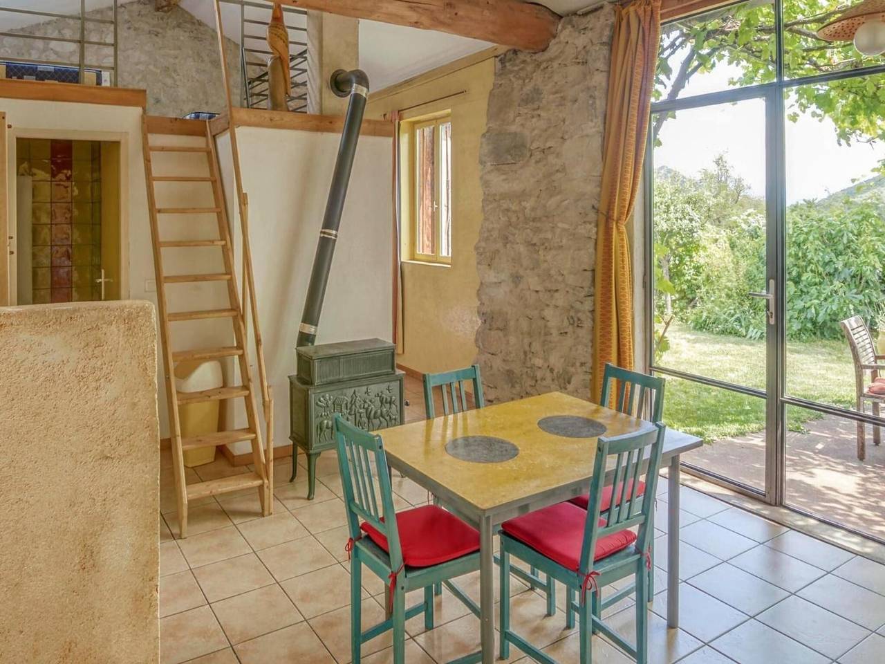 Apartamento entero, Acogedor alojamiento en la naturaleza con vistas a la montaña in Marignac-en-Diois, Parc naturel régional du Vercors
