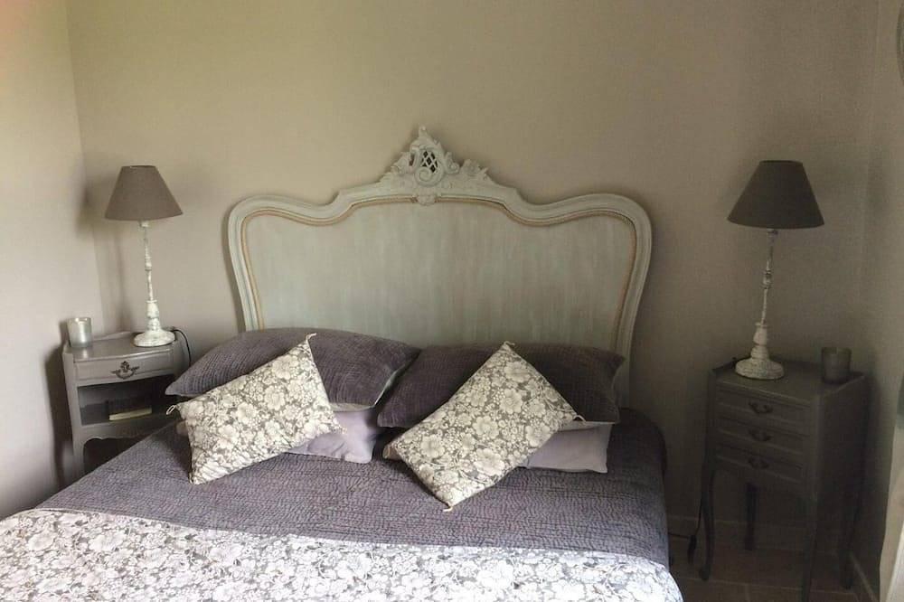 Chez elles en Provence Au temps des Cerises in Nans-les-Pins, Brignoles region