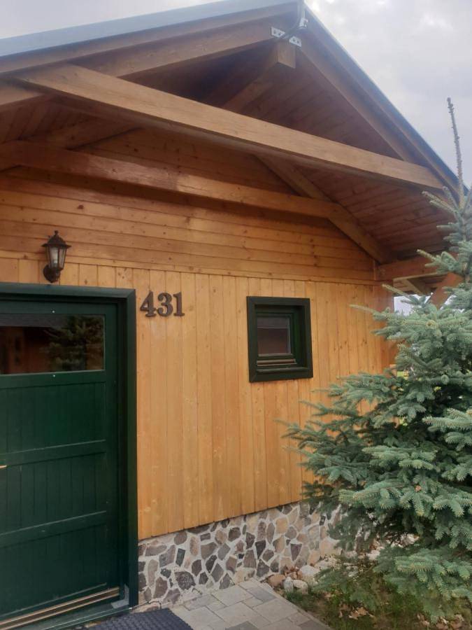 Holiday Village Tatralandia Bungalov 3-2-2 chatka 431 s 1 spálňou 1 obývačkou a 1 izbou v podkrovi in Liptovský Mikuláš, Low Tatras