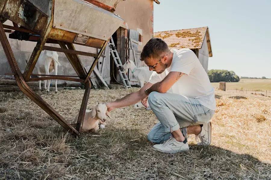 Ganze Wohnung, Tiny House im Herzen eines Ziegenhauses 15 Minuten vom Beauval Zoo entfernt in Nouans-les-Fontaines, Loches und Umgebung