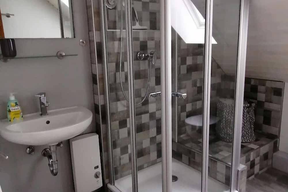 Ganze Wohnung, Ferienwohung (55qm) mit Südlage und Terrasse in Hildfeld, Winterberg