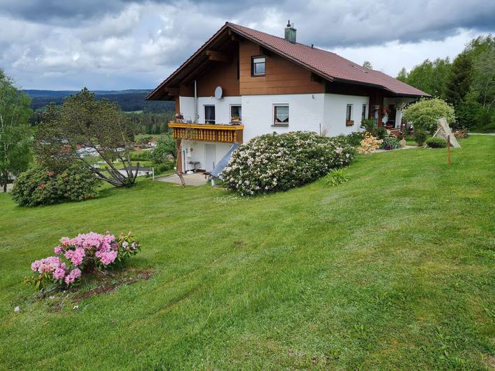 Ferienwohnung für 3 Personen, mit Terrasse und Garten sowie Ausblick in Landkreis Freyung-Grafenau