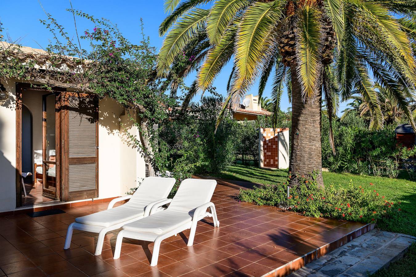 Villa 'Carla' with Private Terrace, Wi-Fi and Air Conditioning in Costa Rei, Muravera