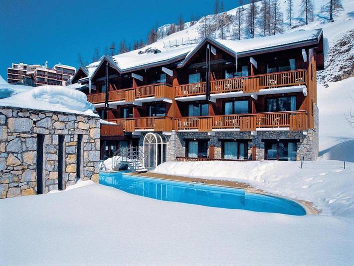 Appart’hôtel pour 4 personnes, avec piscine ainsi que sauna et terrasse, animaux acceptés