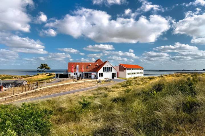 Hostel voor 2 personen, met Terras en Tuin in West-Terschelling