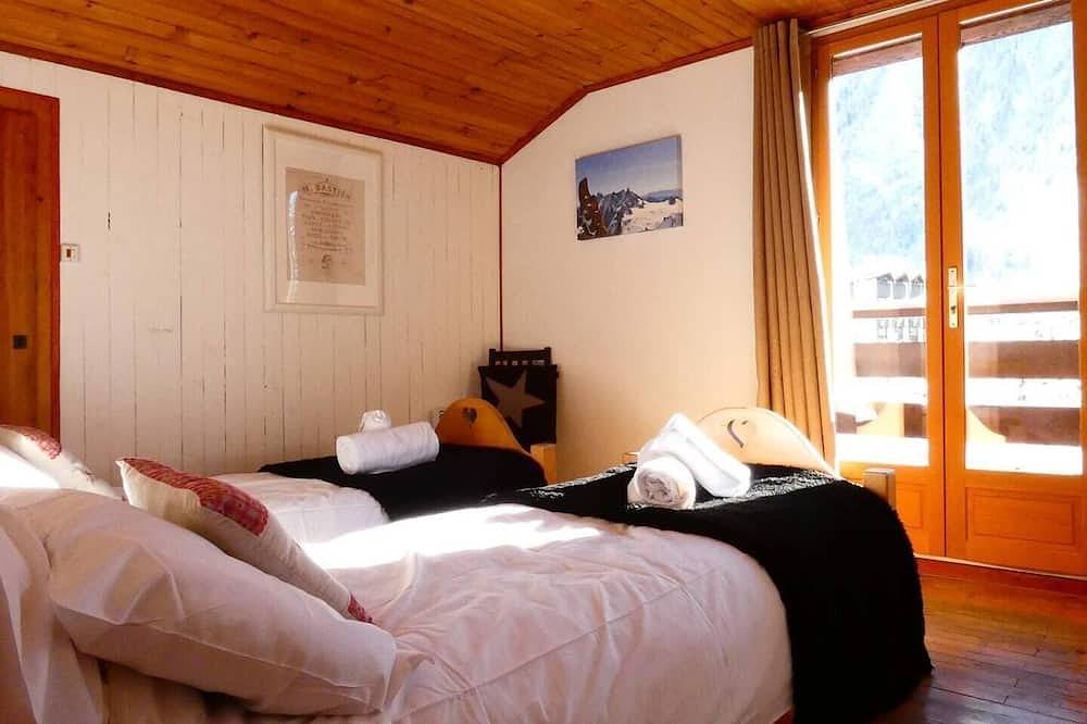Chalet Falcon - Spacious Chalet with Hot Tub in Argentière, Chamonix-Mont-Blanc