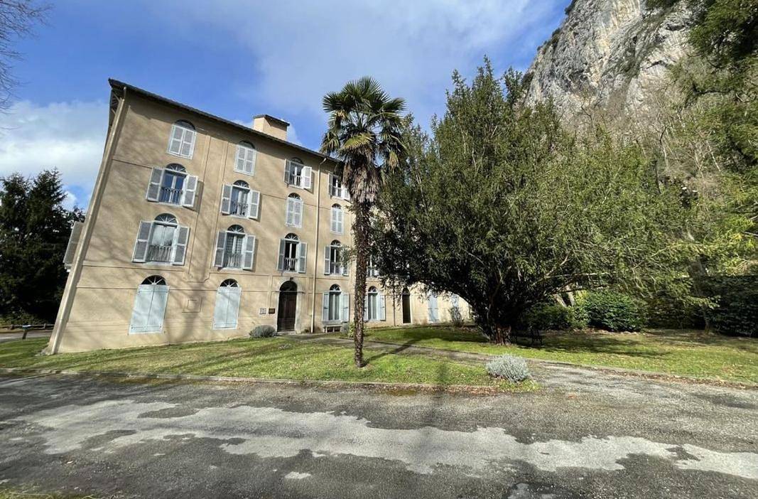 Appartement entier, Appartement de plain pied , jardin et grande terrasse in Ussat, Ariège