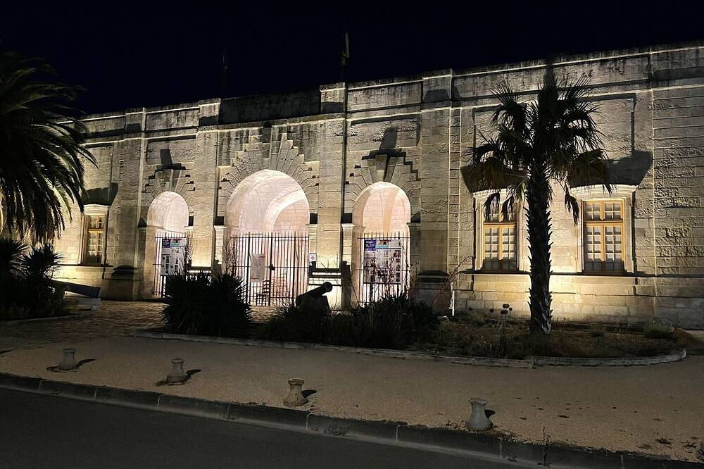 Entire apartment, 1 bedroom apartment + parking in the heart of town - Bright and quiet in La Rochelle, La Rochelle region
