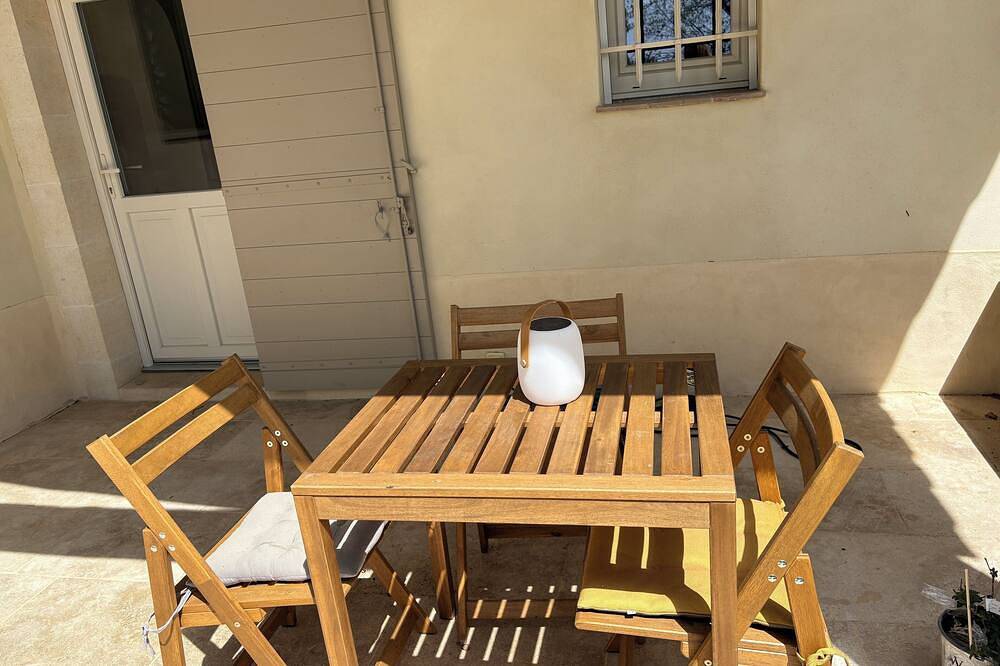 Charming green setting in the heart of the Luberon, near Cucuron, large swimming pool in Cucuron, Parc naturel régional du Luberon