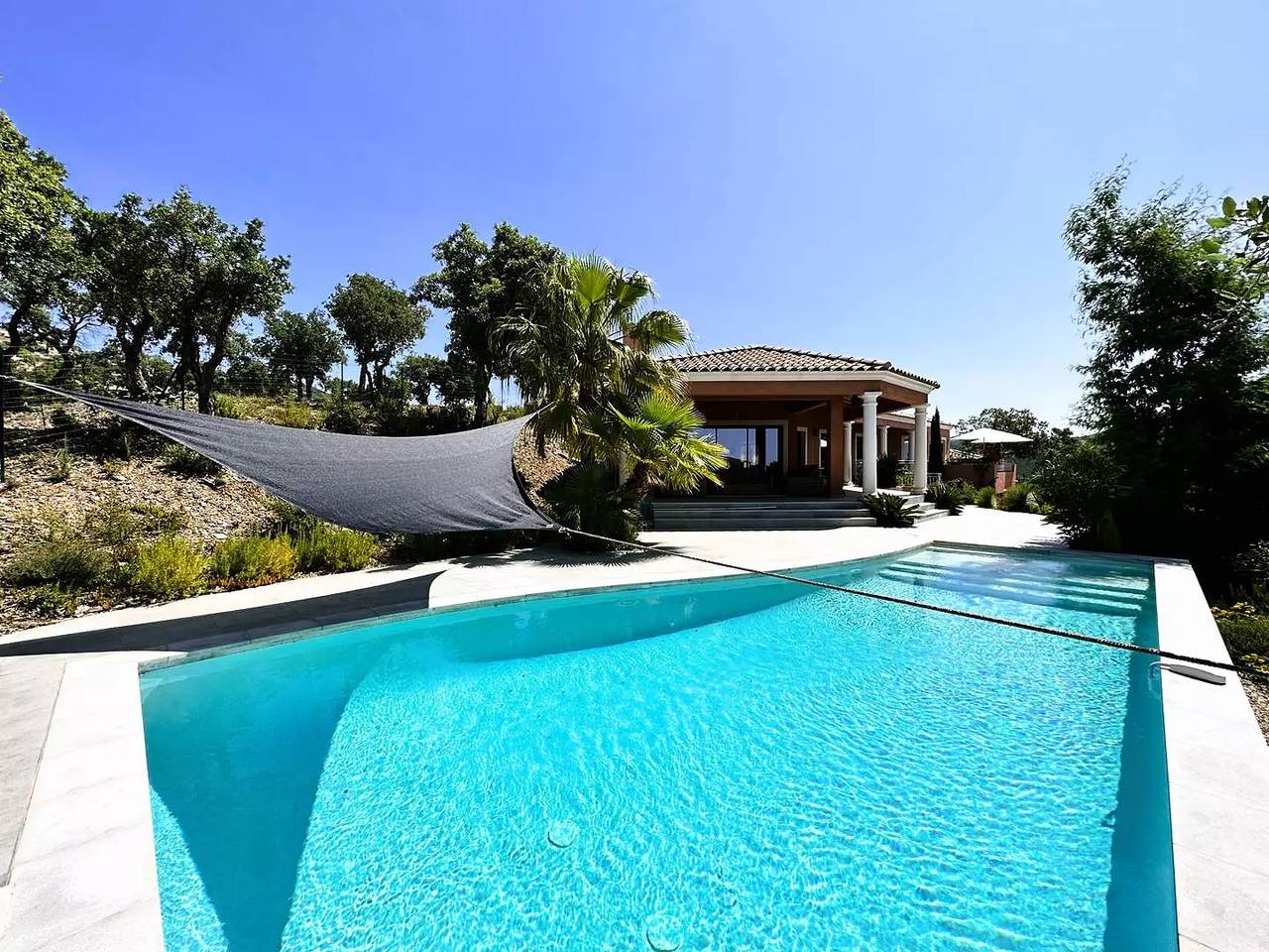 Superbe Villa climatisée pour 6 personnes avec piscine et belle vue mer à La Londe les Maures in La Londe-les-Maures, Région de Toulon