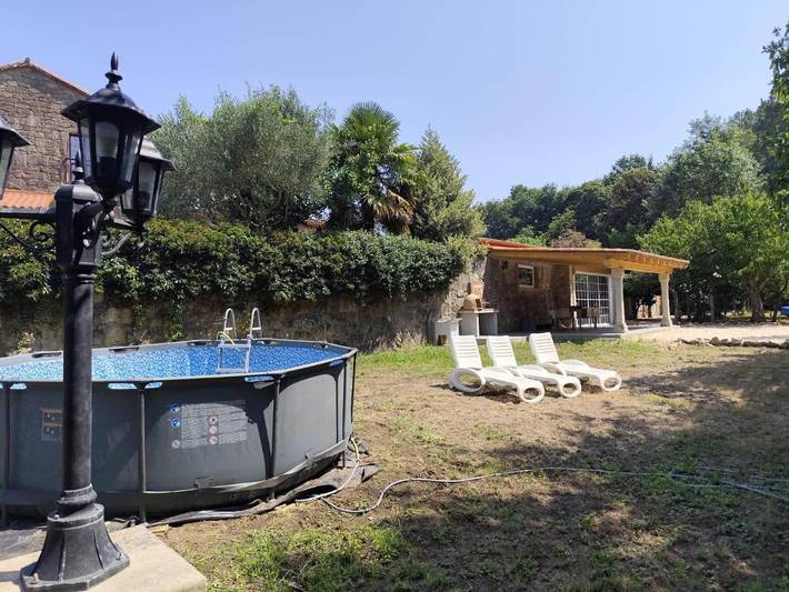 Location de vacances pour 8 personnes, avec Terrasse et Jardin ainsi que Piscine et Vue à Brión - 2
