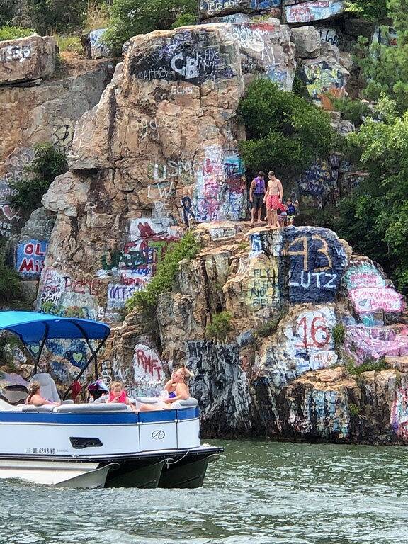 Vacation House for 11 Guests in Lake Martin, Alabama