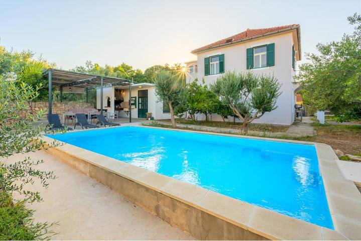 Ferienhaus für 14 Personen, mit Garten und Pool sowie Ausblick, mit Haustier - 1