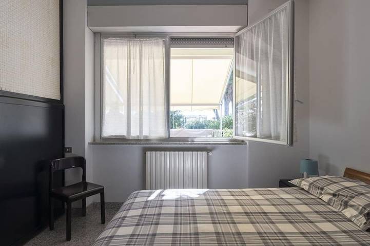 Appartement entier, Confortable appartement pour 6 personnes avec climatisation, WIFI, TV, terrasse et animaux admis in Guardia di Finanza, Andora