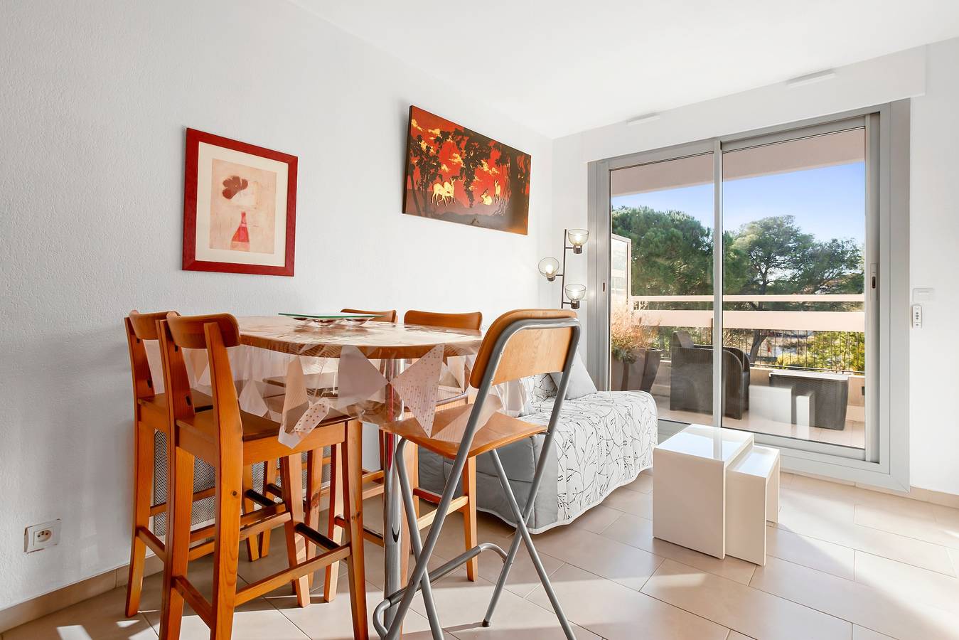 Appartement entier, Appartement 'Boulouris' avec terrasse privée, Wi-Fi et climatisation in Boulouris, Saint-Raphaël