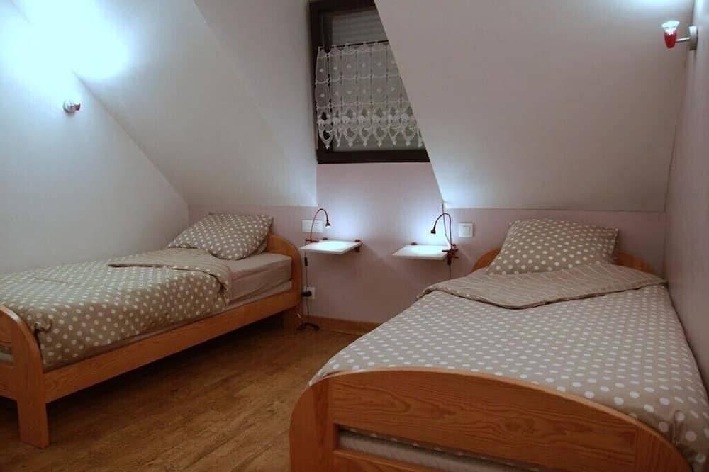 Gîte Tradition, à la campagne,  et à 3,5 km des plages in Guissény, Région de Brest