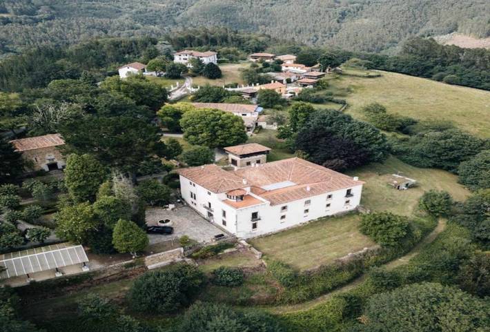 Casa rural para 2 personas, con vistas además de jardín y terraza en Salas