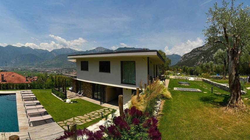 Ferienwohnung für 4 Personen, mit Pool und Whirlpool sowie Sauna und Balkon in Arco