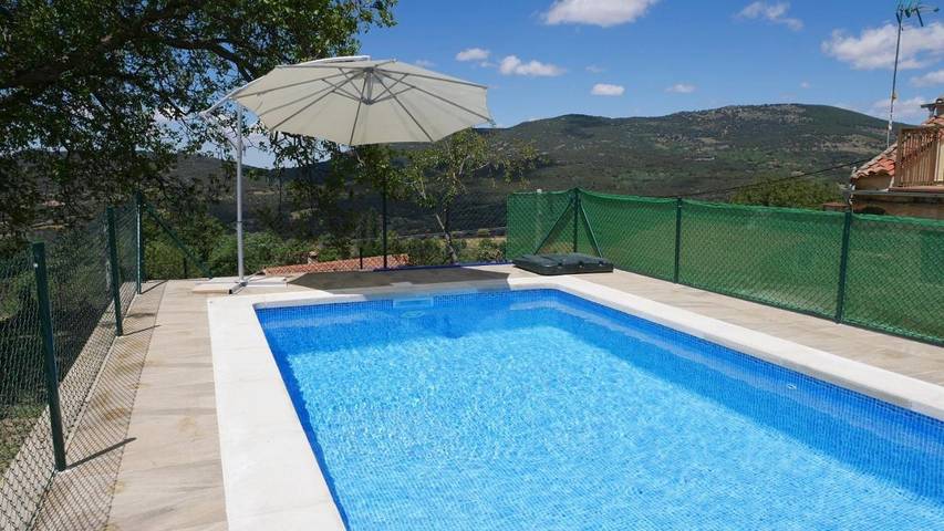 Casa de vacaciones para 16 personas, con Balcón y Terraza además de Jardín y Piscina en Barco de Ávila-Piedrahita - 2