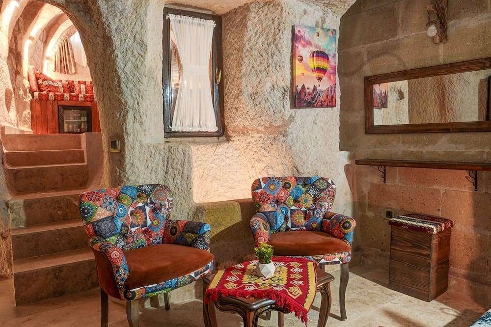 Balloon View Terrace in Cappadocia • Jacuzzi Cave Rooms • Unique Day & Night in Uçhisar, Nevşehir