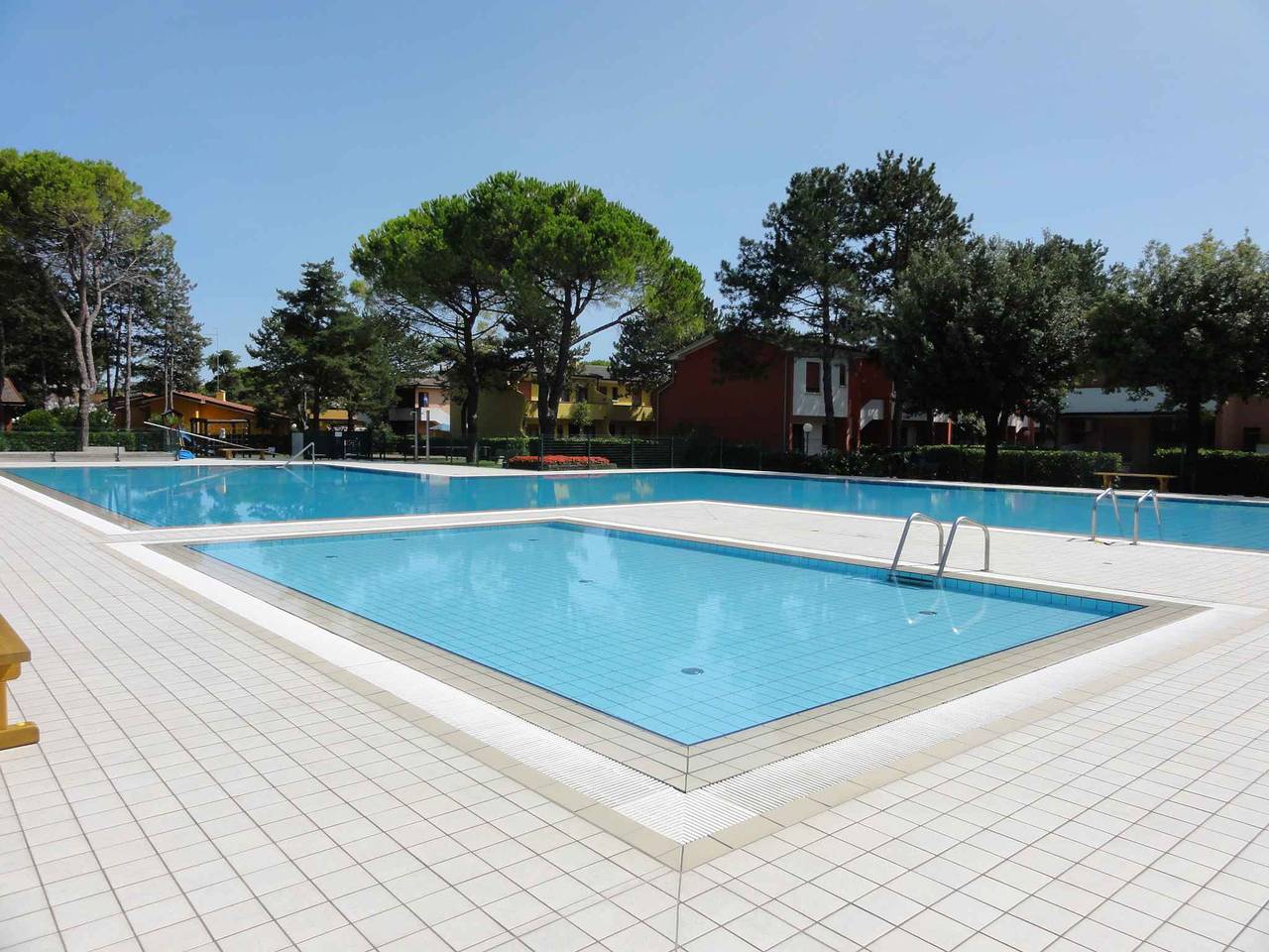 Ganze Ferienwohnung, Ferienwohnung im Erdgeschoss mit Swimmingpool  in Bibione, Venedig Provinz
