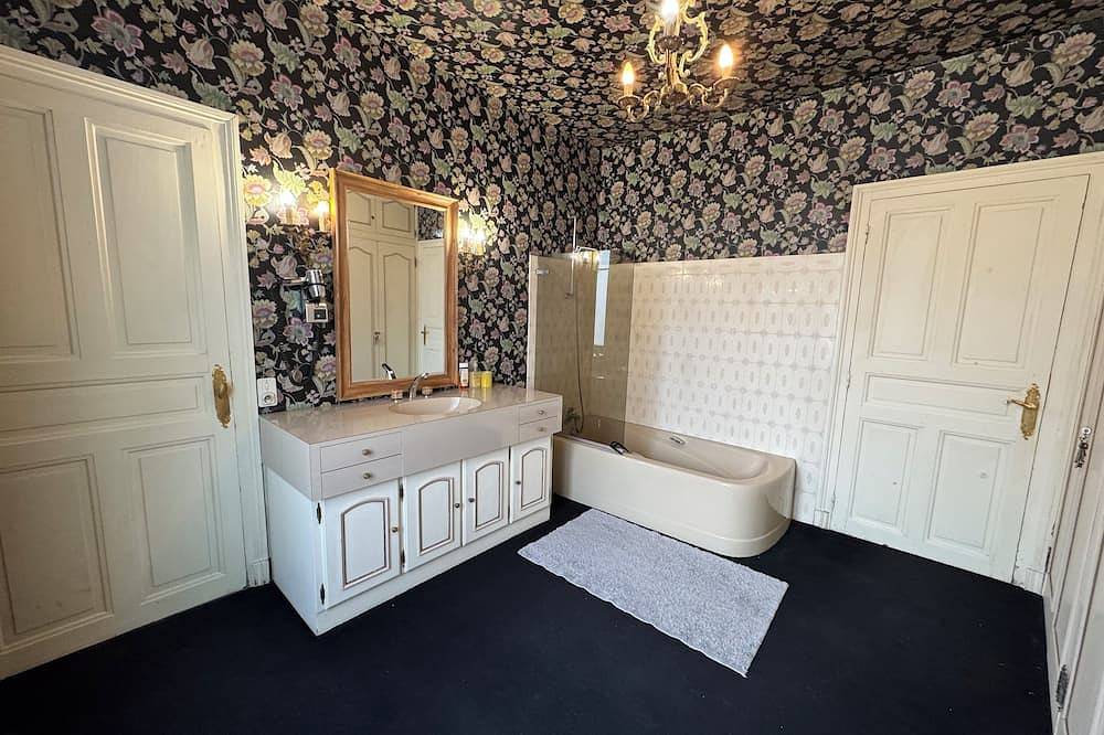 House in the heart of the city in Bort-les-Orgues, Ussel region