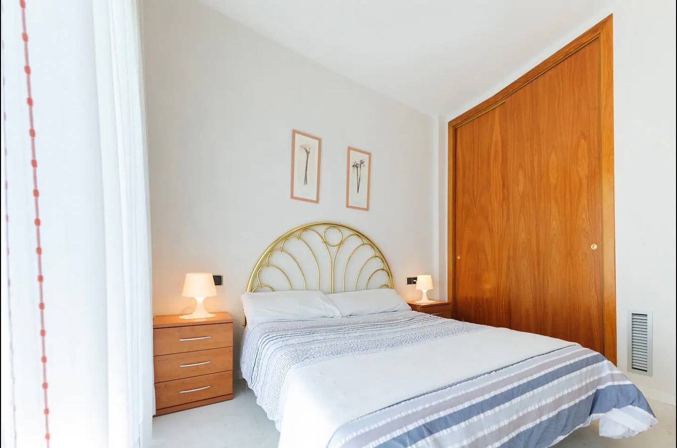 Appartement entier, Appartement 'Maria' avec vue sur la mer, balcon, piscine partagée et Wi-Fi in Els Pins Blanes, Blanes