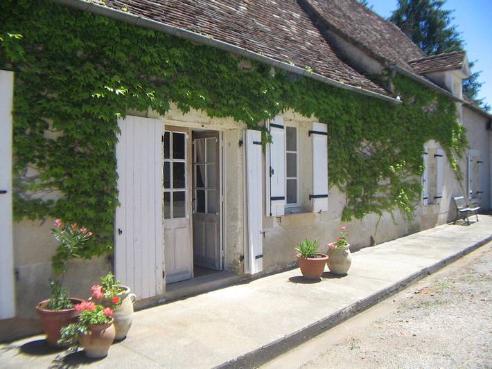 Gîte pour 7 personnes, avec terrasse ainsi que jardin et piscine, animaux acceptés